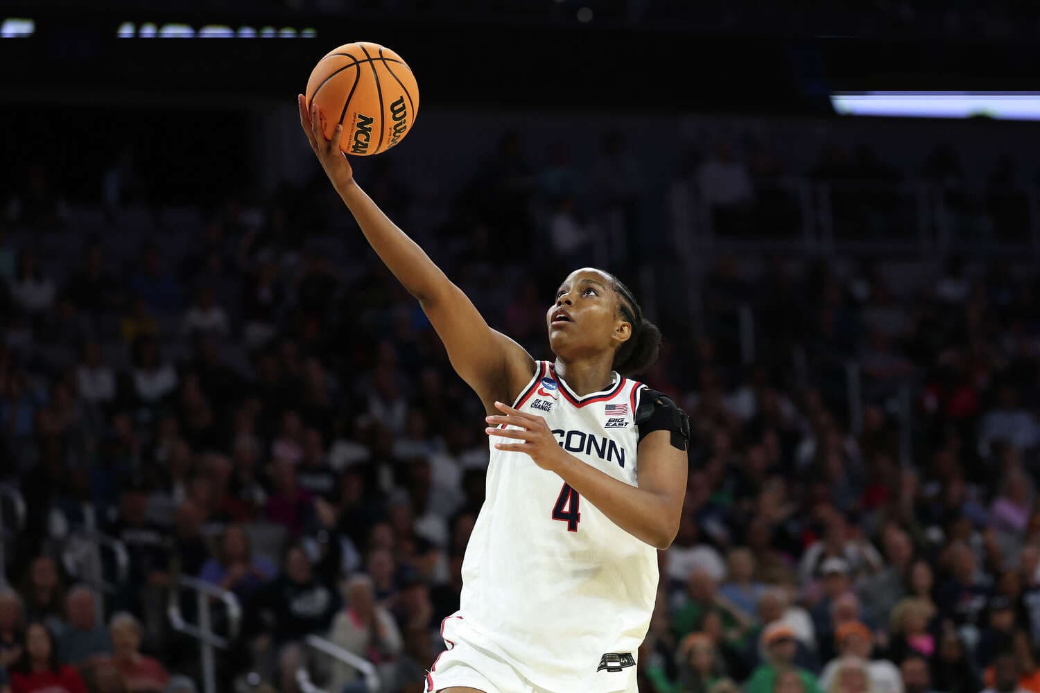Blanca Quiñonez Honored by Ecuador for UConn Success
