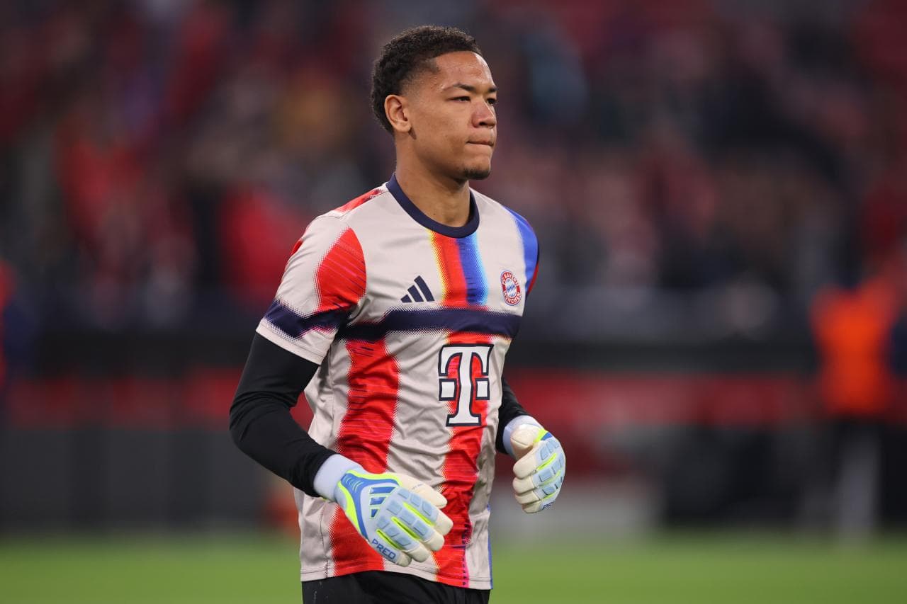 Chelsea & Juventus Chase Bayern's 17-Year-Old Keeper