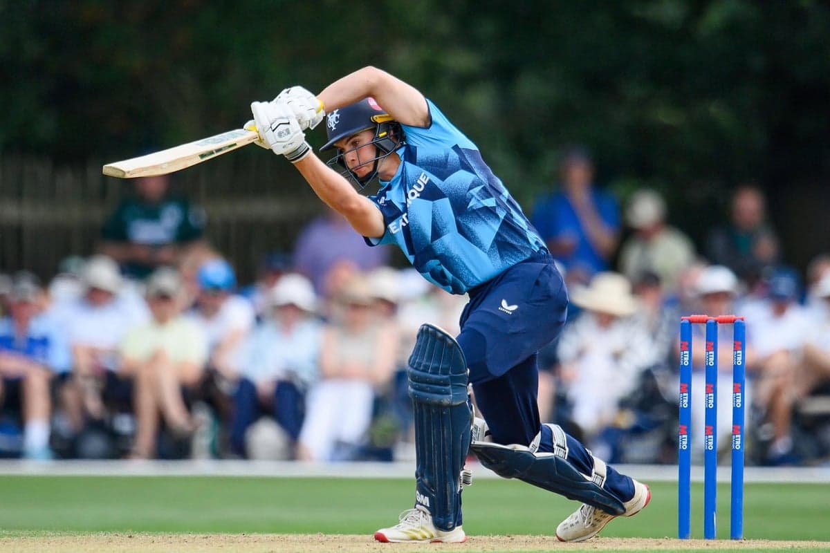 Cliff and Bennison Shine in Yorkshire Defeat