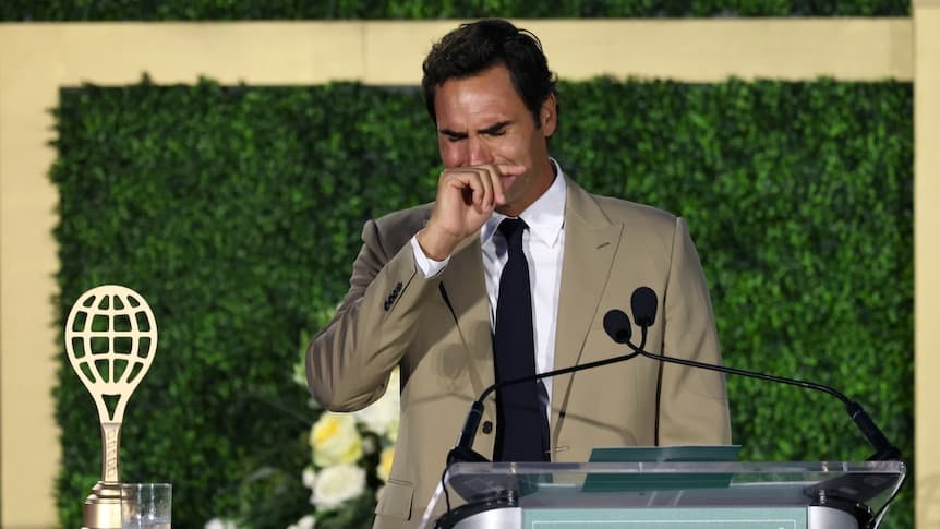 Federer Tears Up in Emotional Hall of Fame Induction