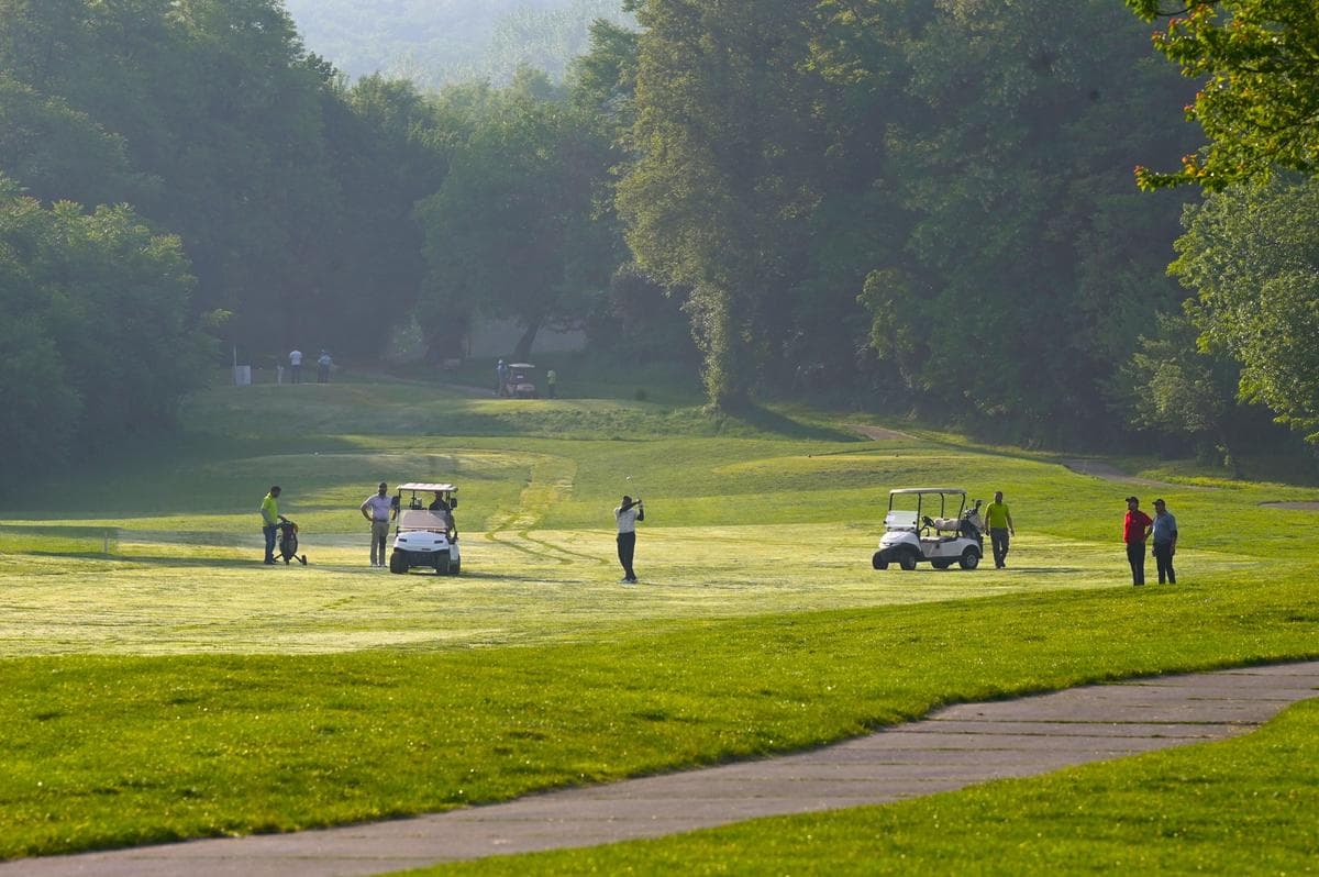 Foreign Golfers Boost Kashmir Sports Tourism in 2026
