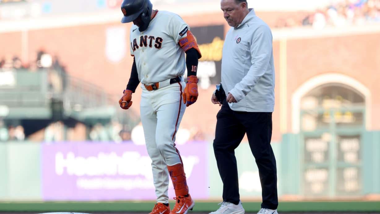 Giants' Schmitt Exits Early (Leg) vs Brewers
