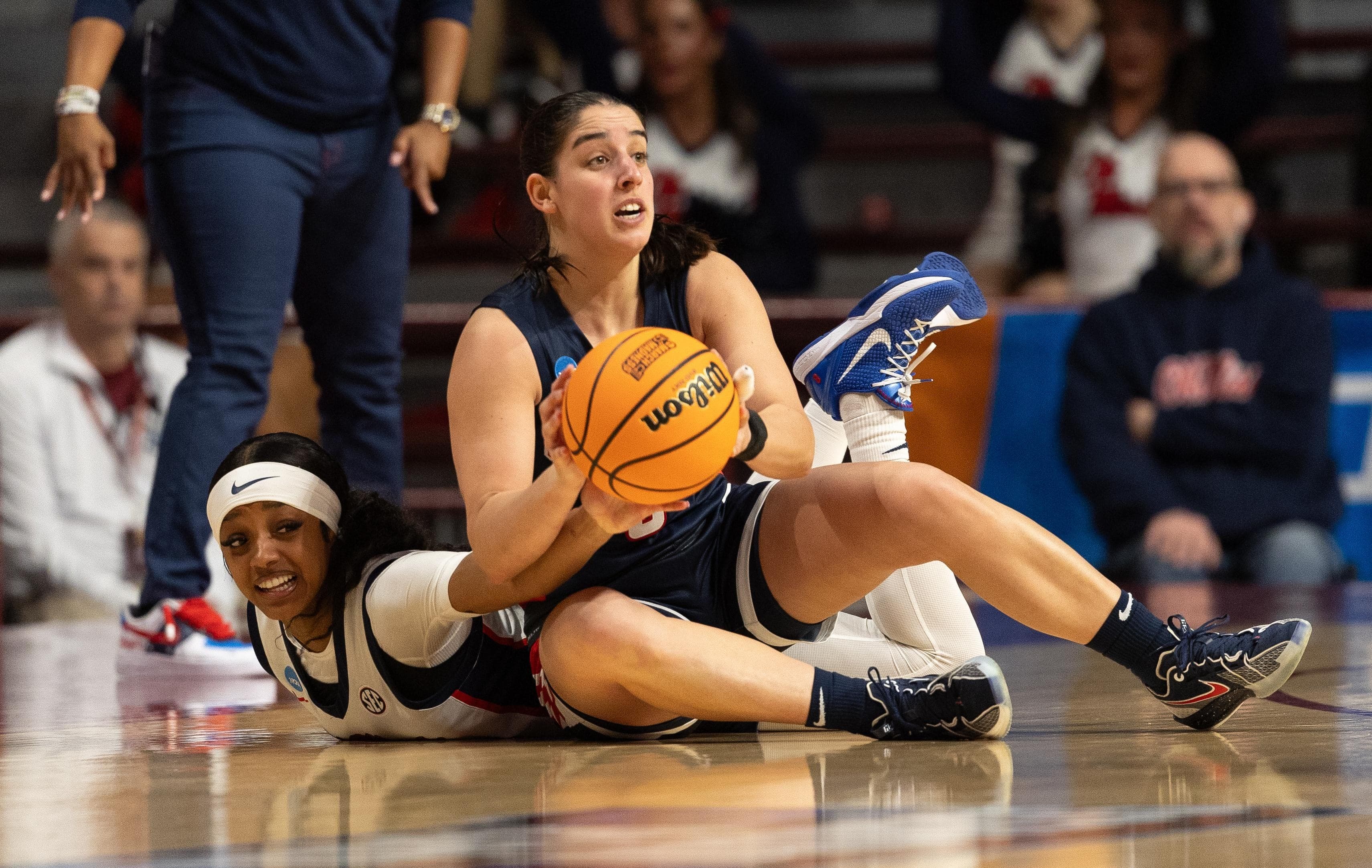 Gonzaga Wins: Bennett, Lee, Bettencourt Cleared to Lead