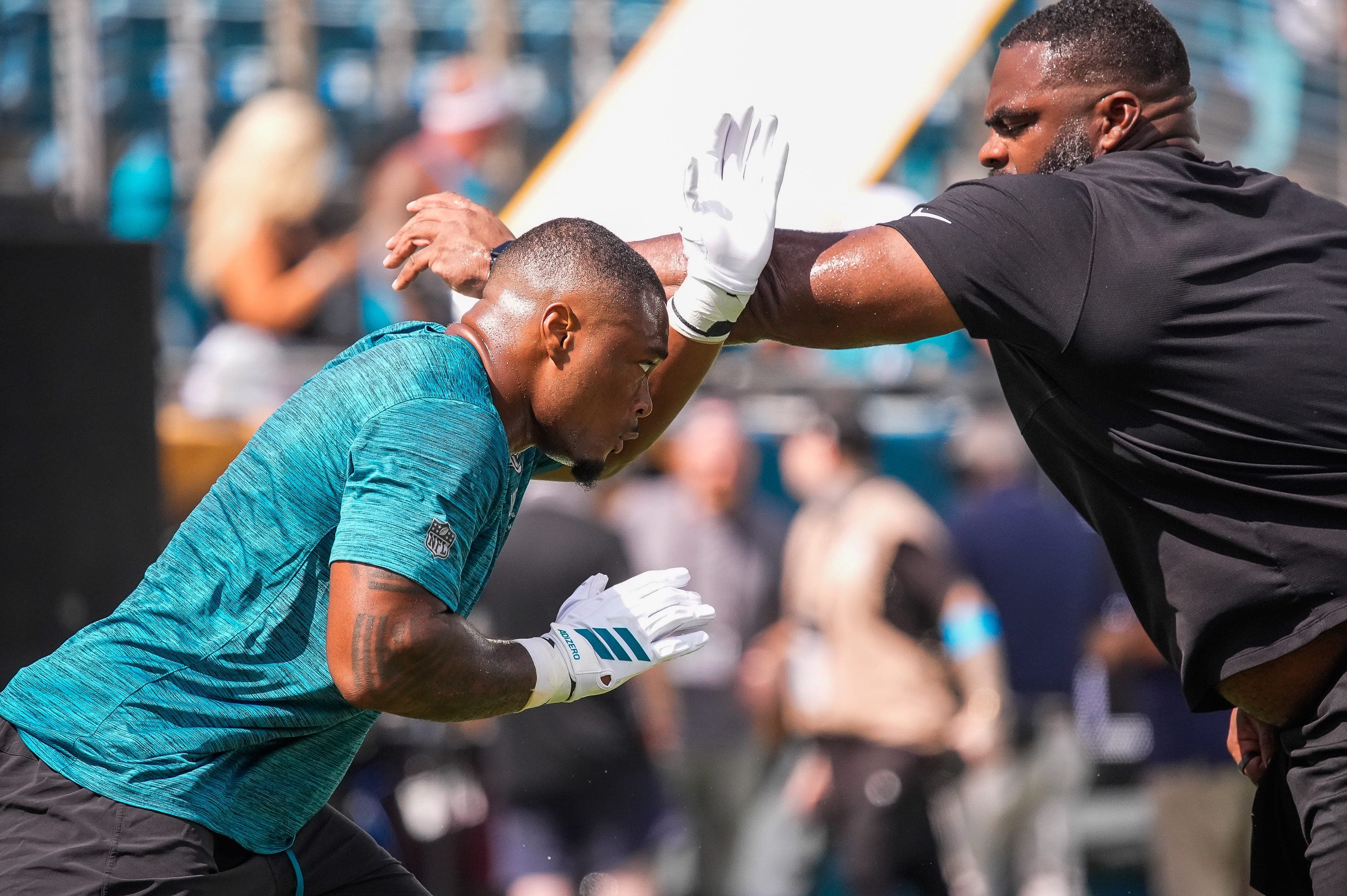 Jaguars DE B.J. Green II Exits vs. Browns With Elbow