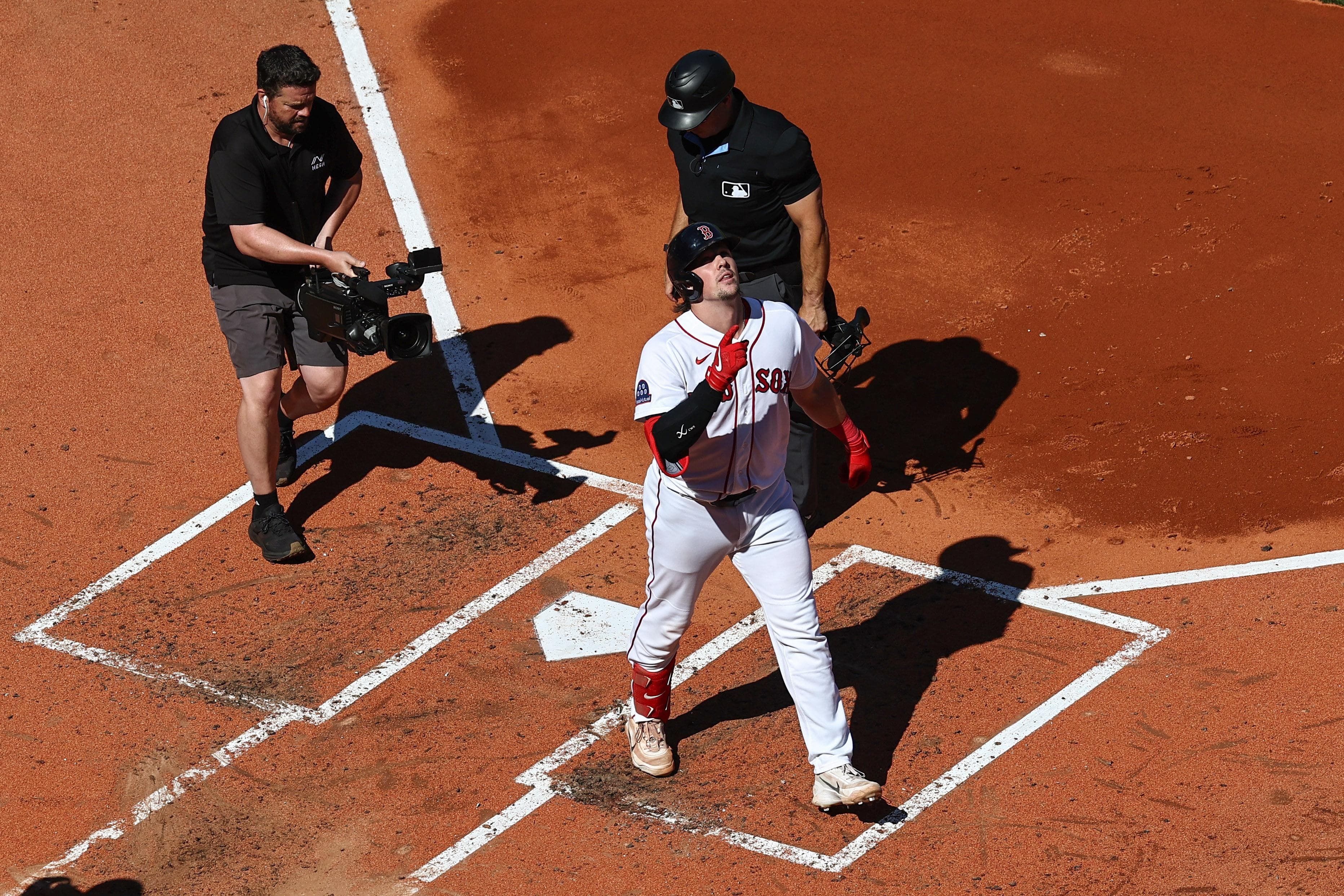 Red Sox Win 5th Straight, Top Angels 3-2