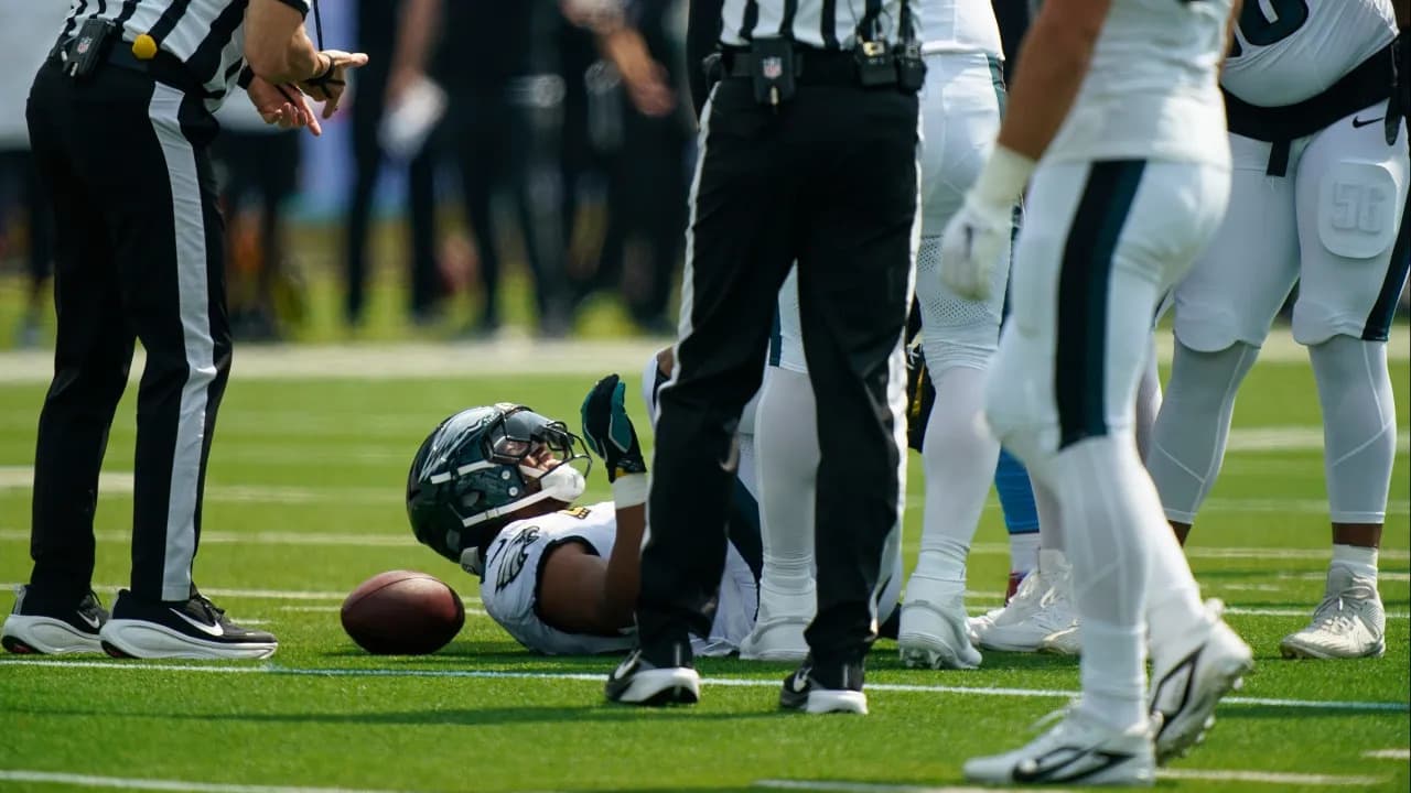 Saquon Barkley's Cowboy Collar: Eagles Return Explained