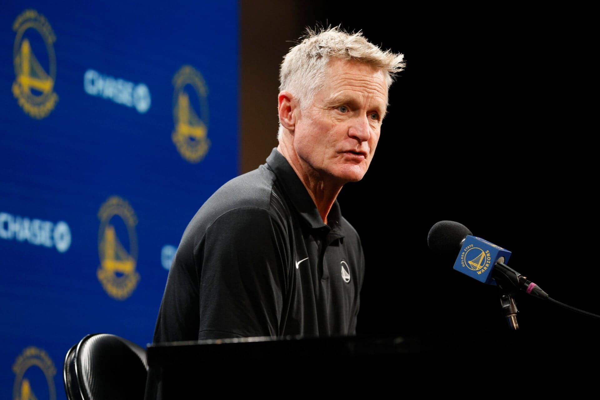 Steve Kerr Honors Late Warriors Coach With Beer at Presser