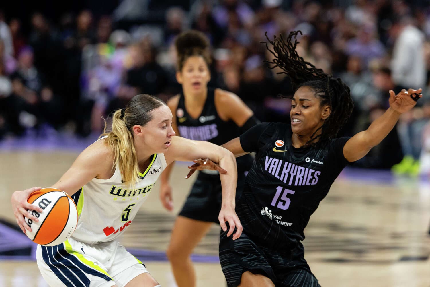 Tiffany Hayes Praises UConn Stars Bueckers & Fudd in 2026