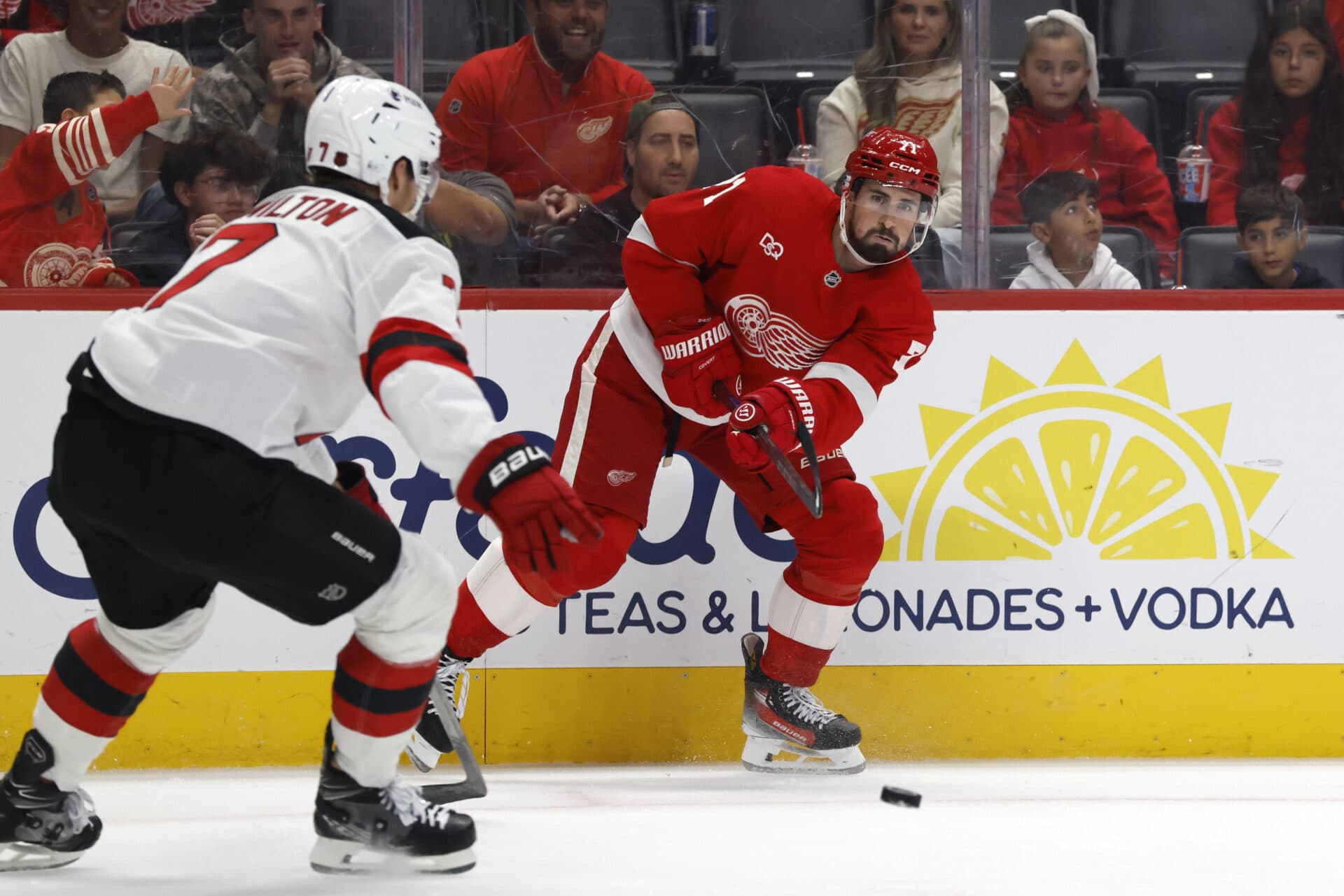Red Wings vs Winless Flyers: NHL History on the Line